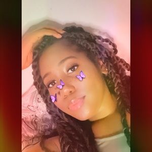 Meet your Posher, Cayla